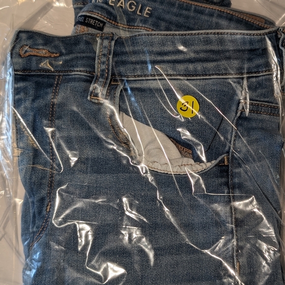 VERY USED AMERICAN EAGLE DISTRESSED LIGHT BLUE REGULAR JEAN SIZE 12 - Picture 7 of 7